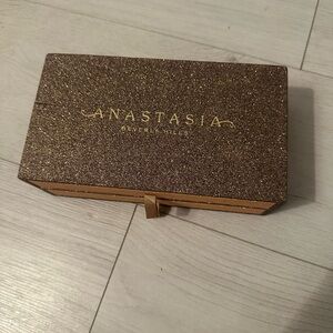 Anastasia Beverly Hills Glitter pallete Vault box- no make-up